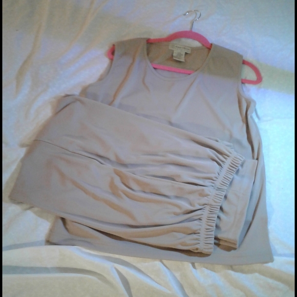 Laura Martin . Light brown - Picture 1 of 2